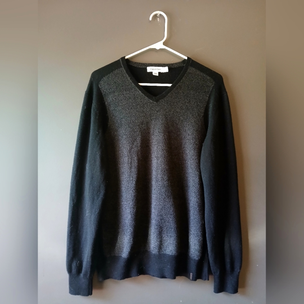 CALVIN KLEIN WOMENS SIZE LARGE BLACK AND GRAY LONG SLEEVE SWEATER